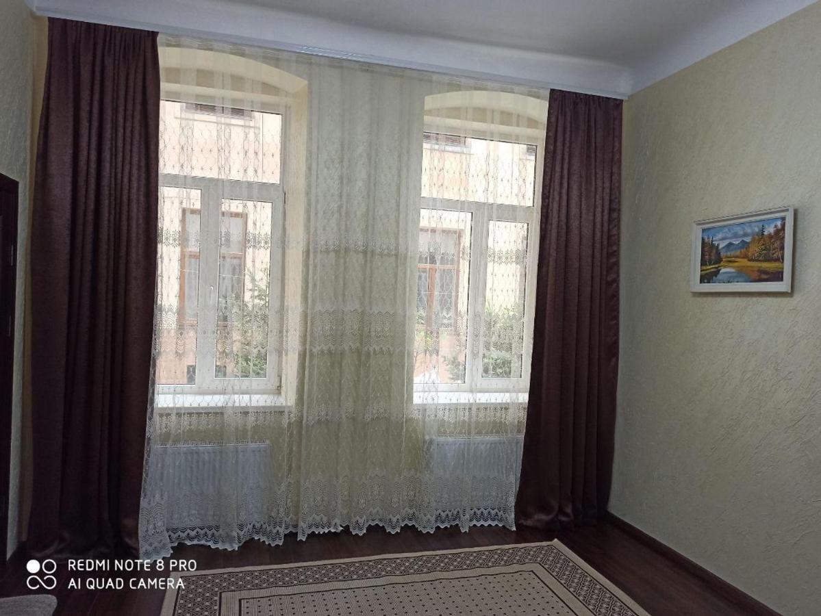 チェルニウツィーКвартира В Самом Центре Wi-Fiアパートメント エクステリア 写真
